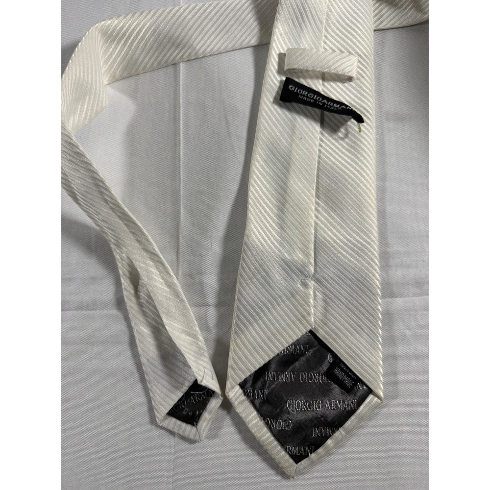 Giorgio Armani Mens Silk Necktie Off White Cream Ribbed Diagonal Stripe Italy